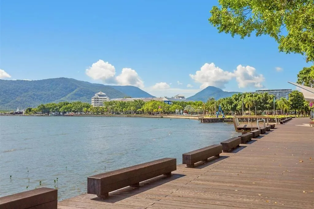 Aquarius Waterfront Apartment Cairns Australia