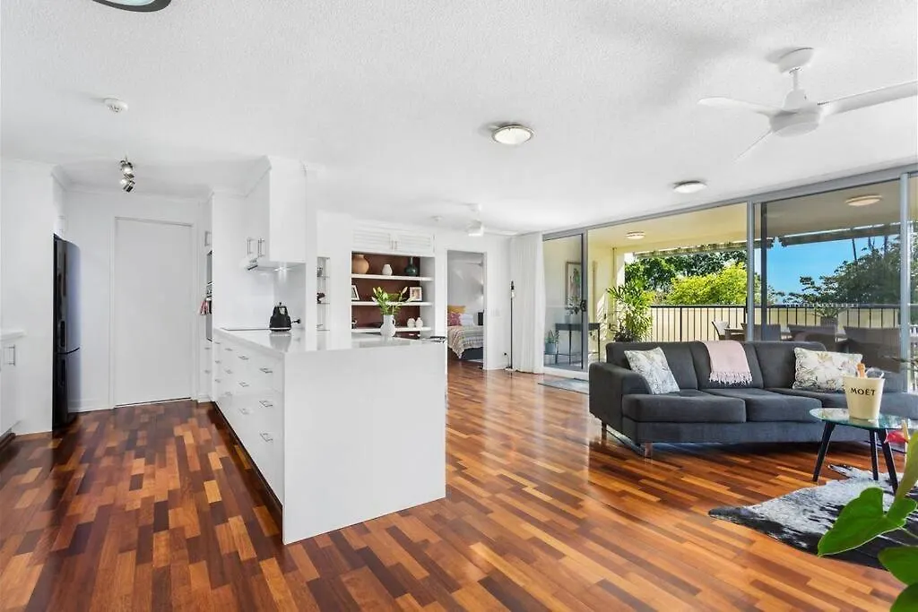 Aquarius Waterfront Apartment Cairns Australia